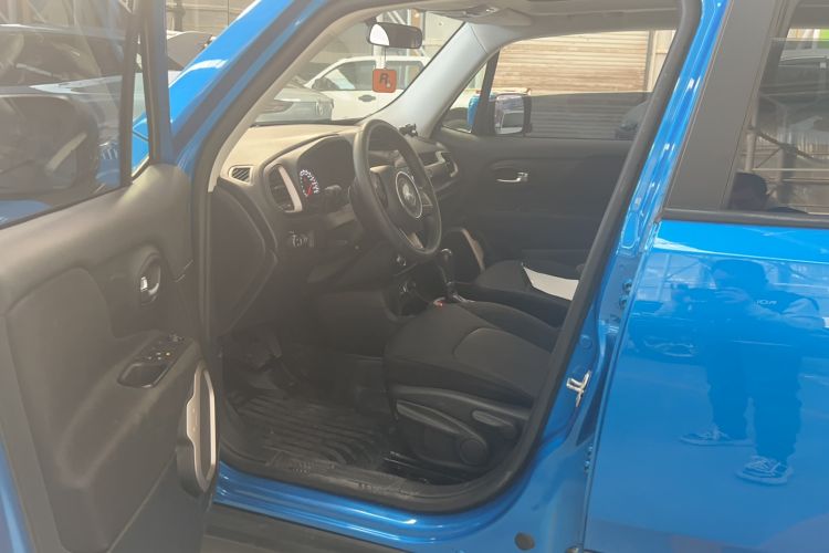 Used Jeep Renegade 2017 180T Automatic High-Energy Version Interior 2