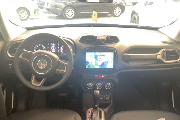 Used Jeep Renegade 2017 180T Automatic High-Energy Version Interior 3