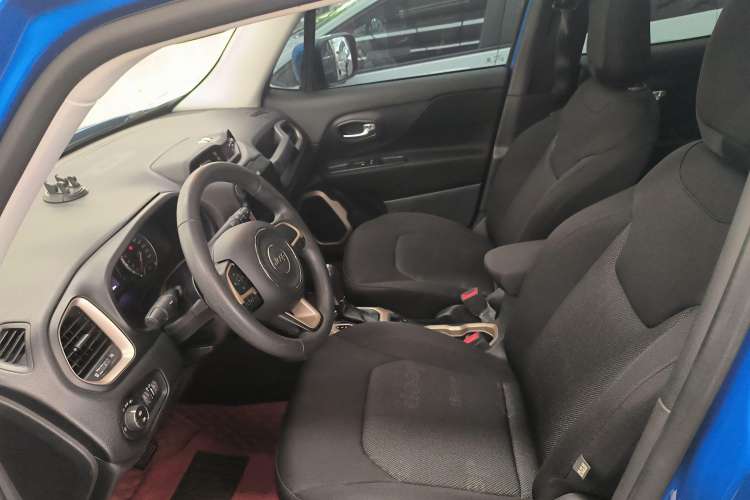Used Jeep Renegade 2017 180T Automatic High-Energy Version Left Front Seat