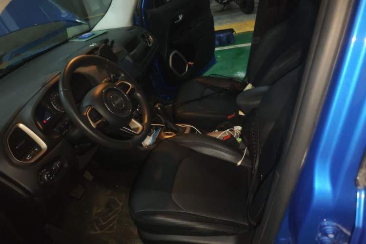 Used Jeep Renegade 2017 180T Automatic High-Energy Version Left Front Seat
