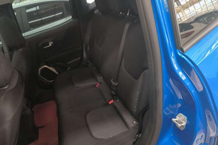 Used Jeep Renegade 2017 180T Automatic High-Energy Version Left Rear Seat