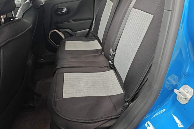 Used Jeep Renegade 2017 180T Automatic High-Energy Version Left Rear Seat