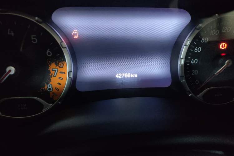 Used Jeep Renegade 2017 180TS Automatic All-Wheel Drive Versatile Edition Odometer Close Up