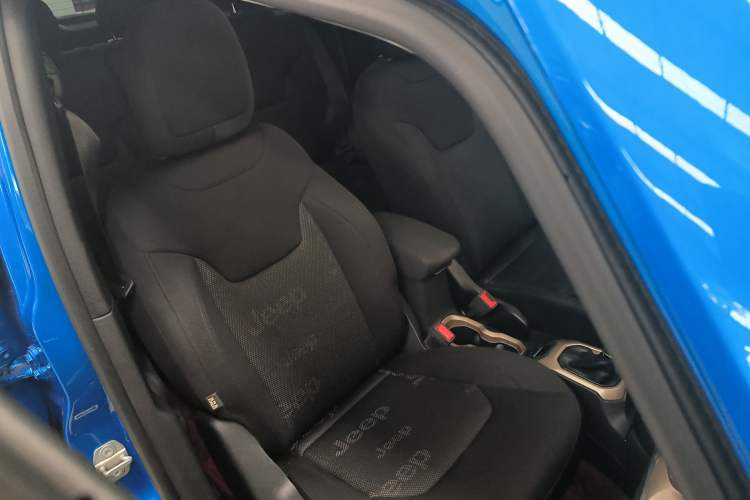 Used Jeep Renegade 2017 180T Automatic High-Energy Version Right Front Seat