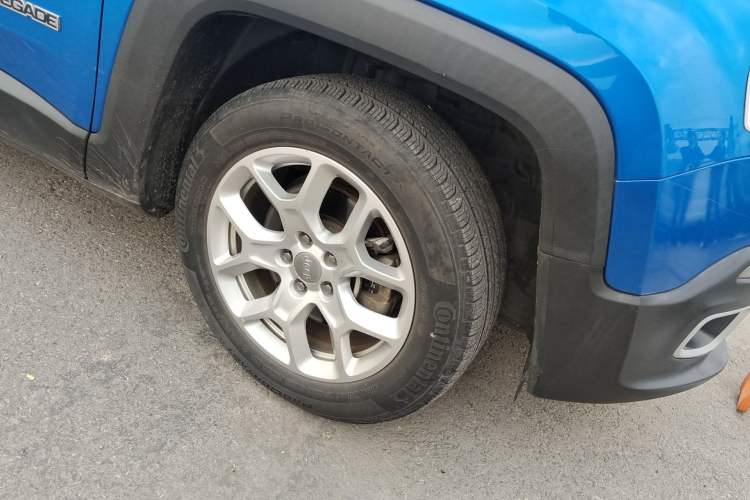 Used Jeep Renegade 2017 180T Automatic High-Energy Version Right Front Wheel Hub