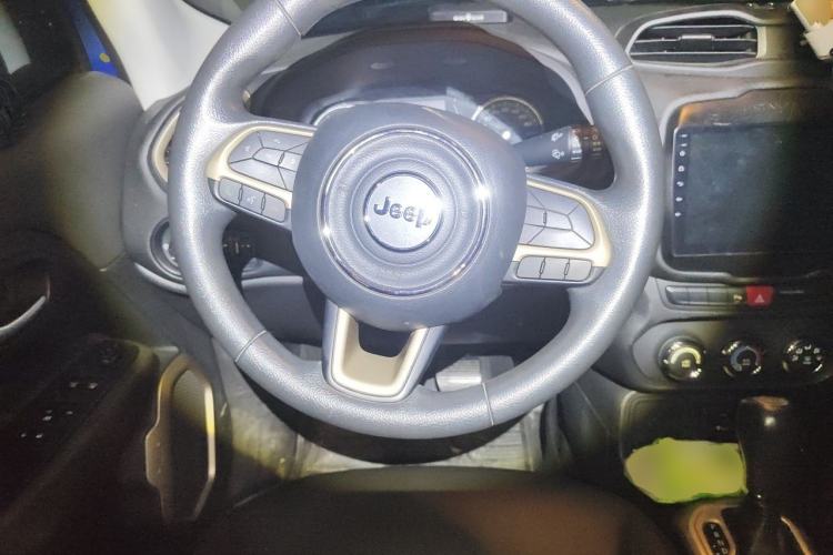 Used Jeep Renegade 2017 180T Automatic High-Energy Version Steering Wheel