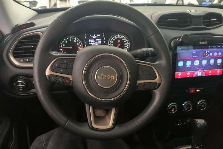Used Jeep Renegade 2017 180T Automatic High-Energy Version Steering Wheel