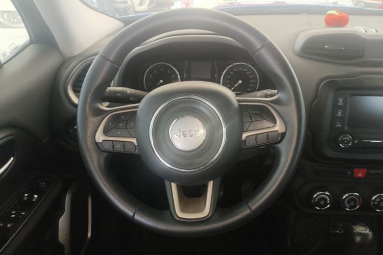 Used Jeep Renegade 2017 180T Automatic High-Energy Version Steering Wheel