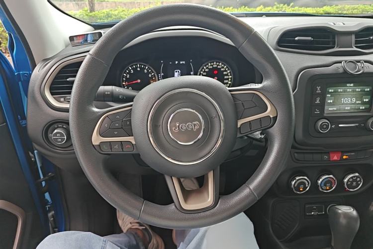 Used Jeep Renegade 2017 180T Automatic High-Energy Version Steering Wheel
