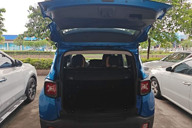 Used Jeep Renegade 2017 180T Automatic High-Energy Version Trunk