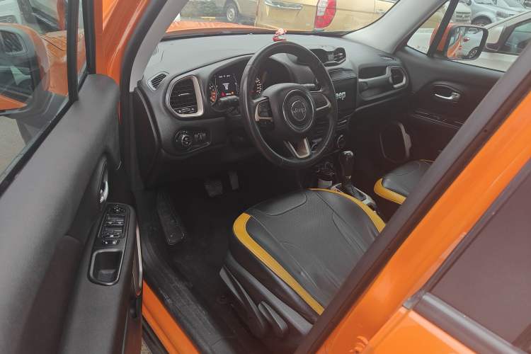 Used Jeep Renegade 2017 180T Automatic Jingneng Edition Interior 2