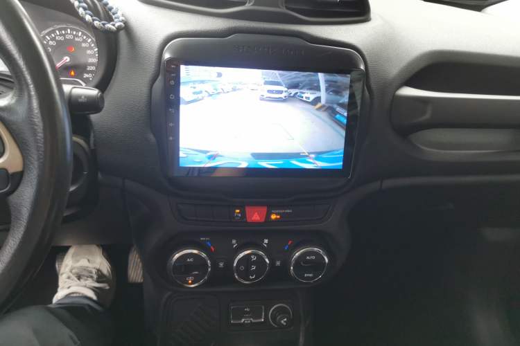 Used Jeep Renegade 2017 180T Automatic Jingneng Edition Audio And AC Panel