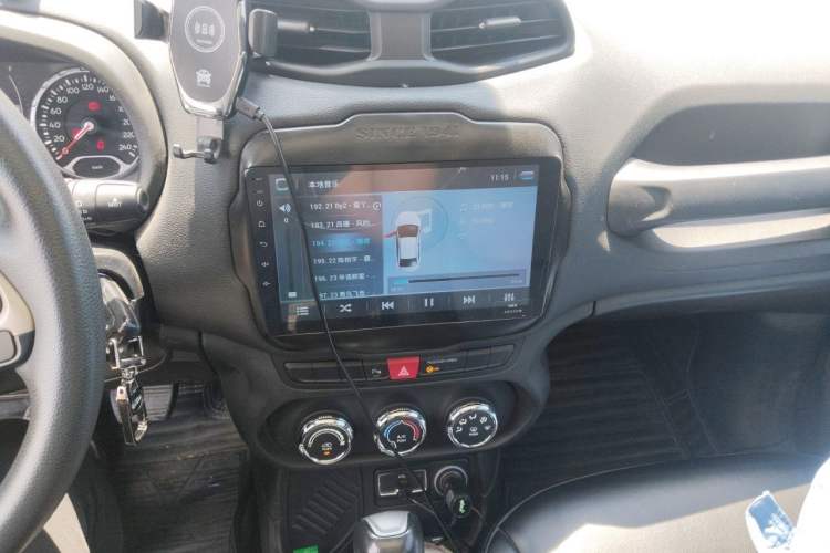 Used Jeep Renegade 2017 180T Automatic High-Energy Version Audio And AC Panel