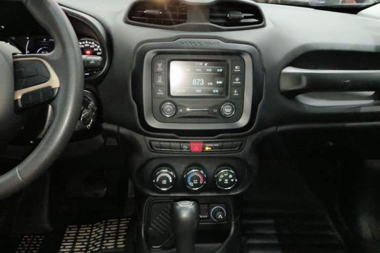 Used Jeep Renegade 2017 180T Automatic High-Energy Version Audio And AC Panel
