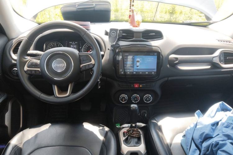Used Jeep Renegade 2017 180T Automatic High-Energy Version Center Console