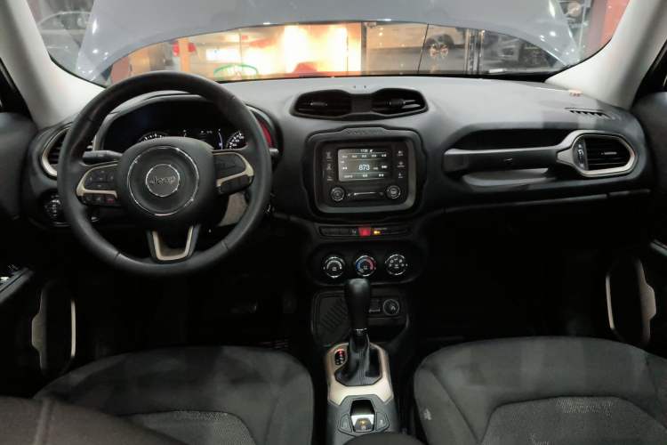 Used Jeep Renegade 2017 180T Automatic High-Energy Version Center Console
