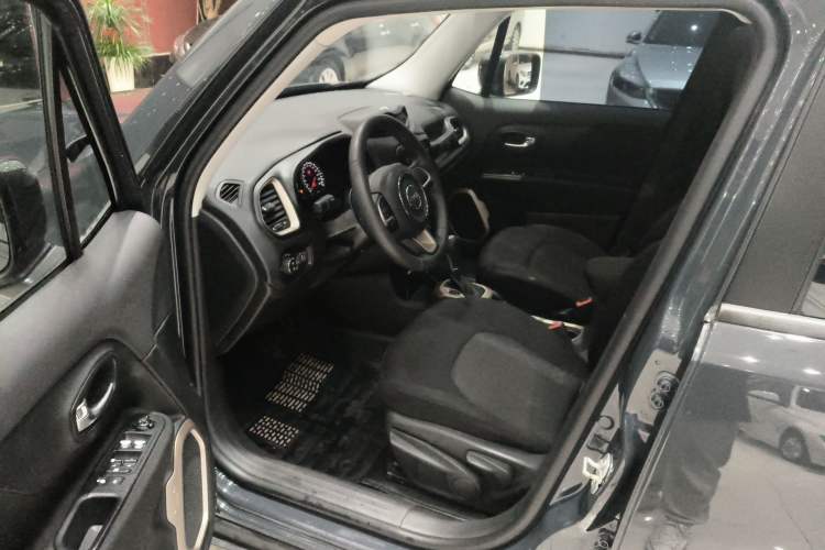 Used Jeep Renegade 2017 180T Automatic High-Energy Version Driver Seat