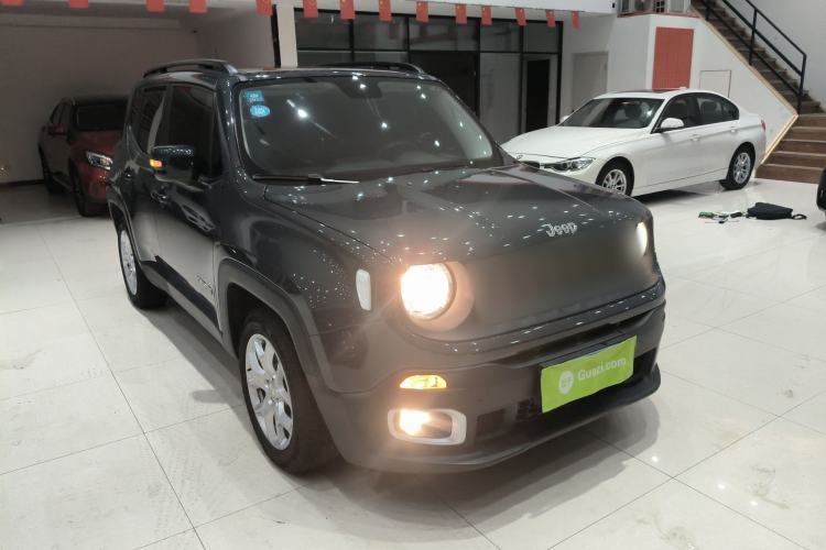 Used Jeep Renegade 2017 180T Automatic High-Energy Version Front Right 45 Deg