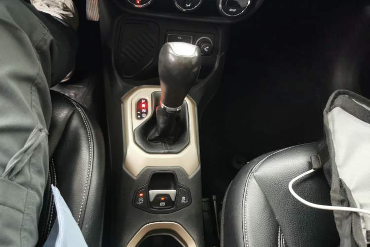 Used Jeep Renegade 2017 180T Automatic Jingneng Edition Gear Lever