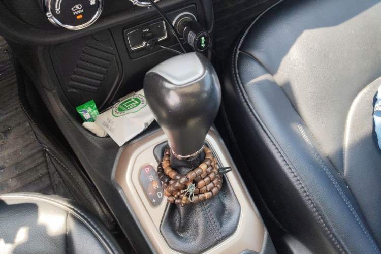 Used Jeep Renegade 2017 180T Automatic High-Energy Version Gear Lever