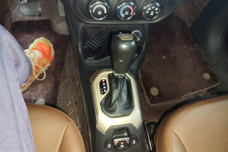 Used Jeep Renegade 2017 180T Automatic High-Energy Version Gear Lever
