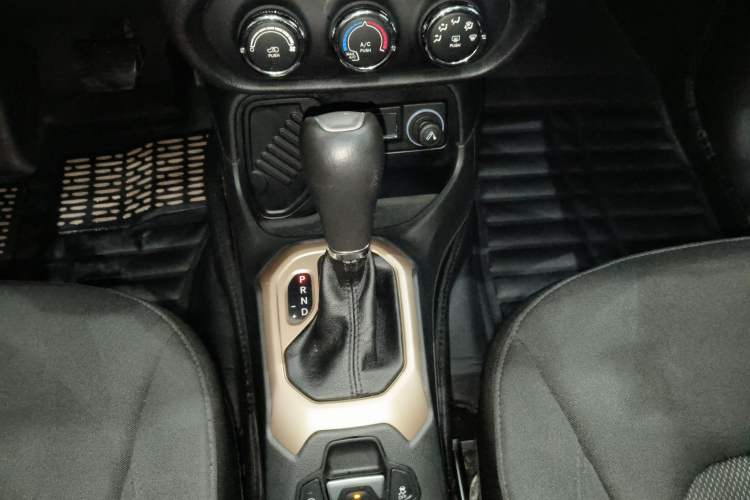 Used Jeep Renegade 2017 180T Automatic High-Energy Version Gear Lever