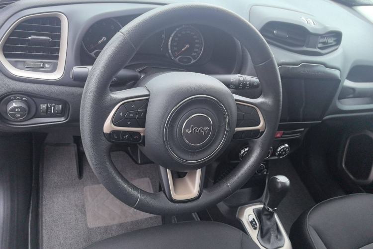 Used Jeep Renegade 2017 180T Automatic High-Energy Version Interior 5