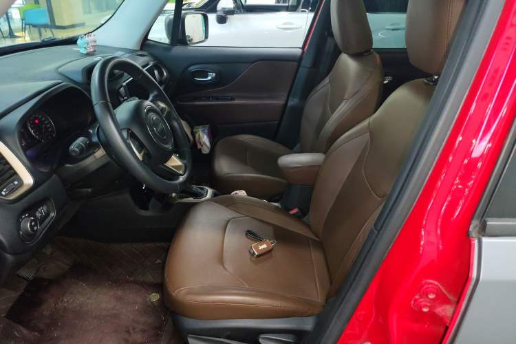 Used Jeep Renegade 2017 180T Automatic High-Energy Version Left Front Seat