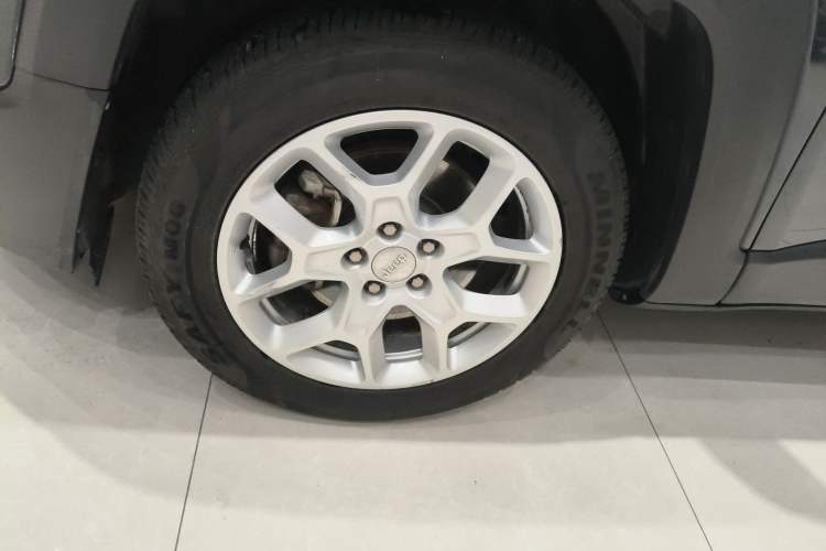 Used Jeep Renegade 2017 180T Automatic High-Energy Version Left Front Wheel Hub
