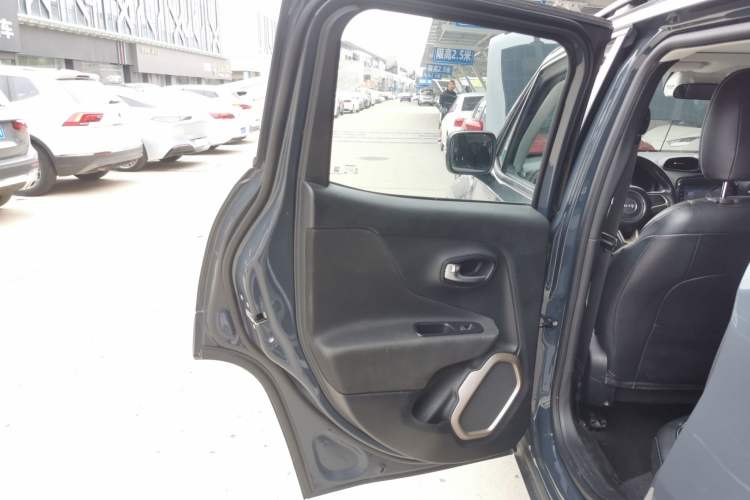 Used Jeep Renegade 2017 180T Automatic Jingneng Edition Left Rear Door Interior