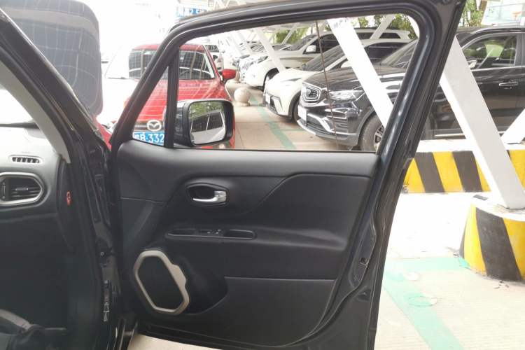 Used Jeep Renegade 2017 180T Automatic Jingneng Edition Right Front Door Interior