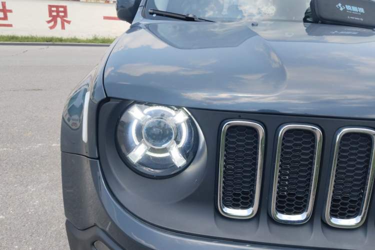 Used Jeep Renegade 2017 180T Automatic High-Energy Version Right Front Headlight