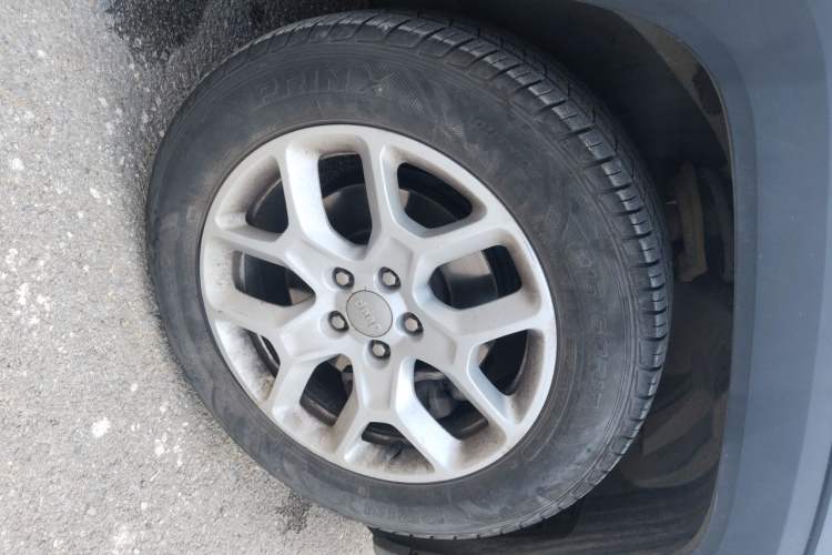 Used Jeep Renegade 2017 180T Automatic High-Energy Version Right Front Wheel Hub