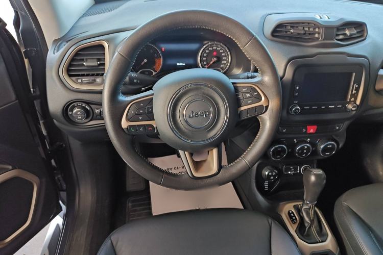 Used Jeep Renegade 2017 180TS Automatic All-Wheel Drive Versatile Edition Steering Wheel