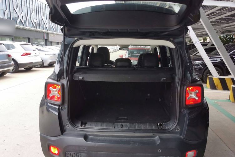 Used Jeep Renegade 2017 180T Automatic Jingneng Edition Trunk