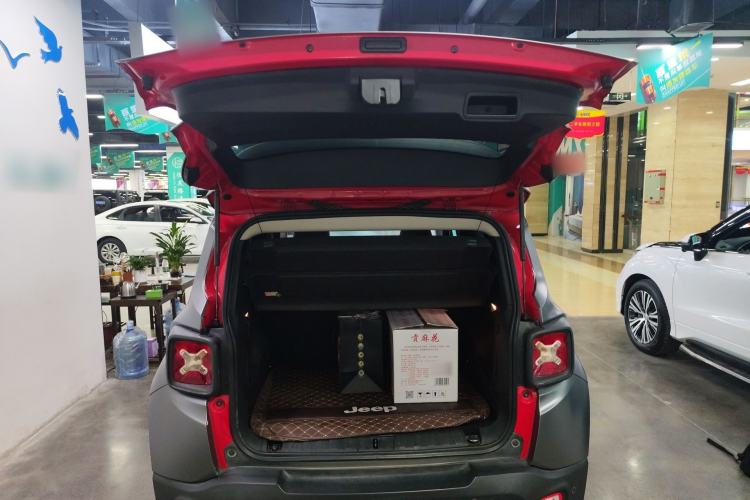 Used Jeep Renegade 2017 180T Automatic High-Energy Version Trunk