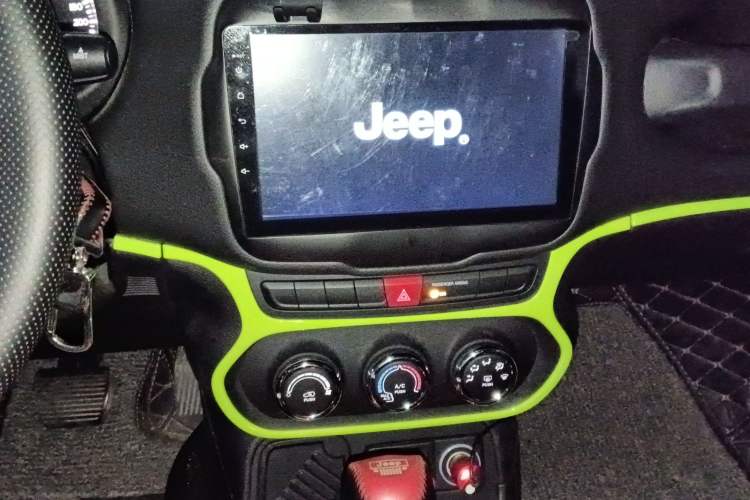 Used Jeep Renegade 2017 180T Automatic Kinetic Edition+ Audio And AC Panel