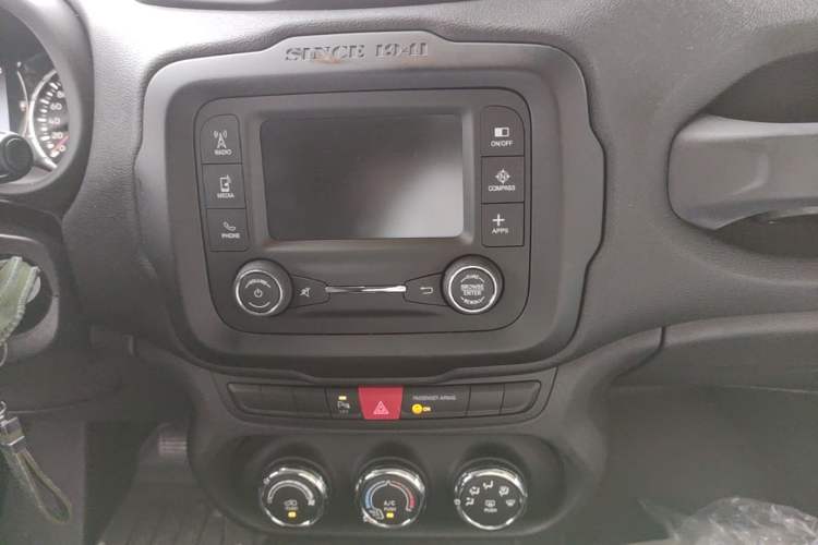 Used Jeep Renegade 2017 180T Automatic High-Energy Version Audio And AC Panel