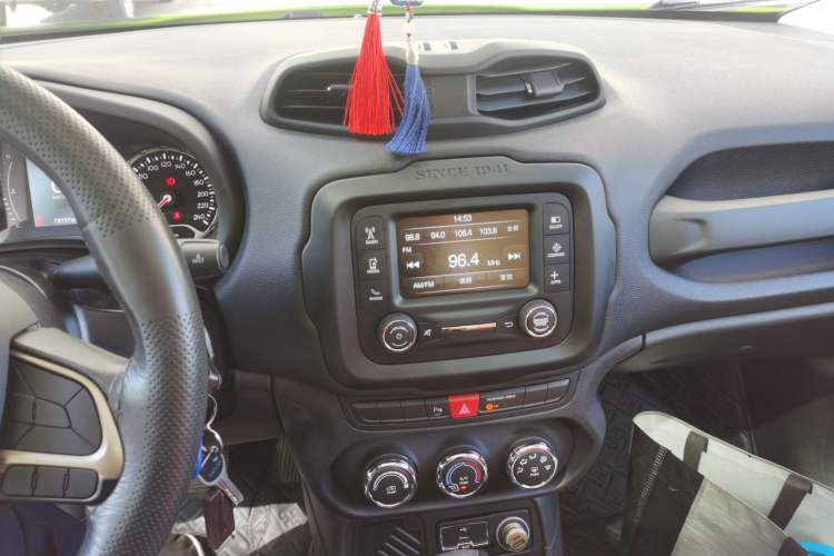 Used Jeep Renegade 2017 180T Automatic High-Energy Version Audio And AC Panel