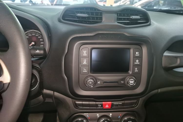 Used Jeep Renegade 2017 180T Automatic Jingneng Edition Audio And AC Panel
