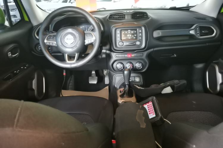 Used Jeep Renegade 2017 180T Automatic High-Energy Version Center Console