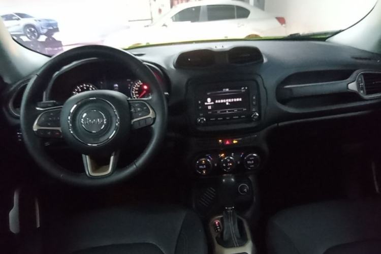 Used Jeep Renegade 2017 180T Automatic Smart Version Center Console