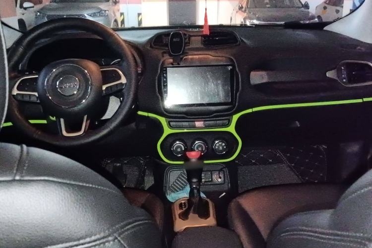 Used Jeep Renegade 2017 180T Automatic Kinetic Edition+ Center Console