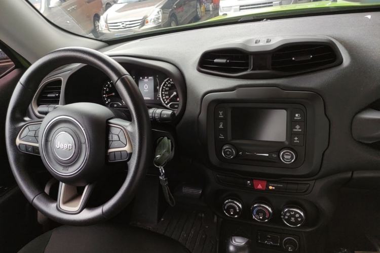 Used Jeep Renegade 2017 180T Automatic High-Energy Version Center Console