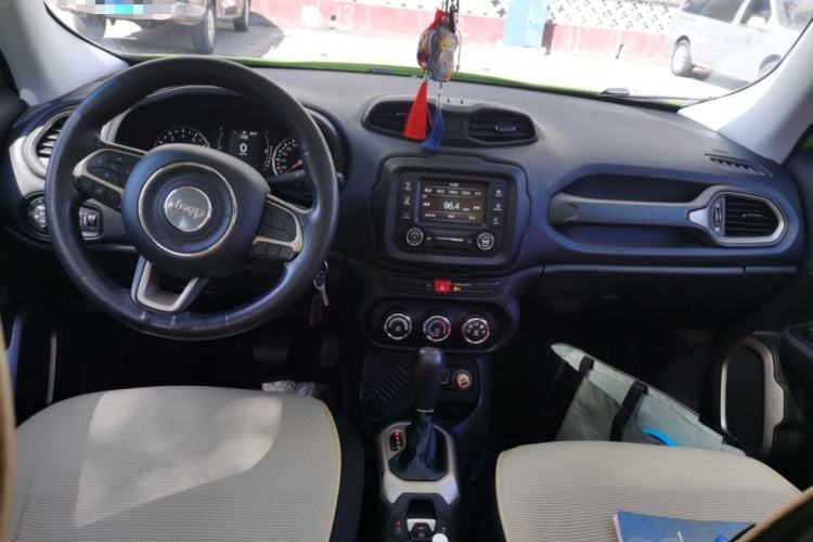 Used Jeep Renegade 2017 180T Automatic High-Energy Version Center Console