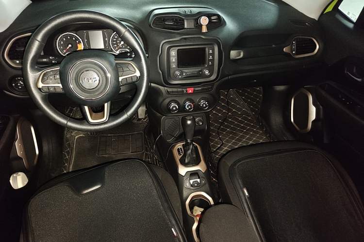 Used Jeep Renegade 2017 180T Automatic High-Energy Version Center Console