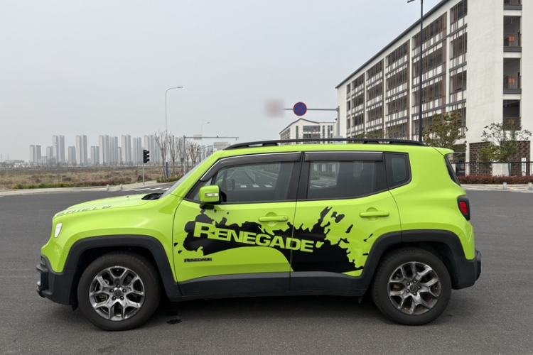Used Jeep Renegade 2017 180T Automatic High-Energy Version Exterior 4