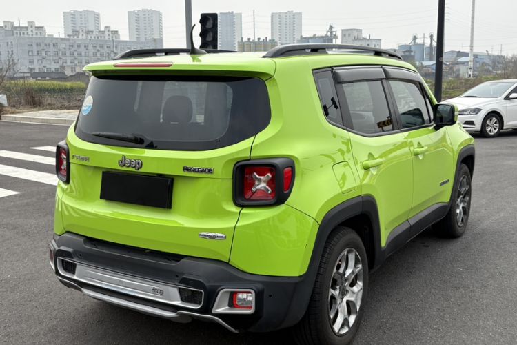 Used Jeep Renegade 2017 180T Automatic High-Energy Version Exterior 5
