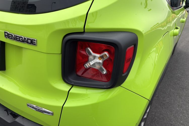 Used Jeep Renegade 2017 180T Automatic High-Energy Version Exterior 8