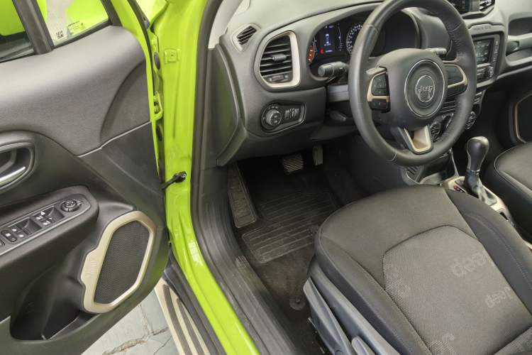 Used Jeep Renegade 2017 180T Automatic Jingneng Edition Exterior 9
